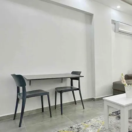 Denize Yakin, Yeni Bir Daire 3 *