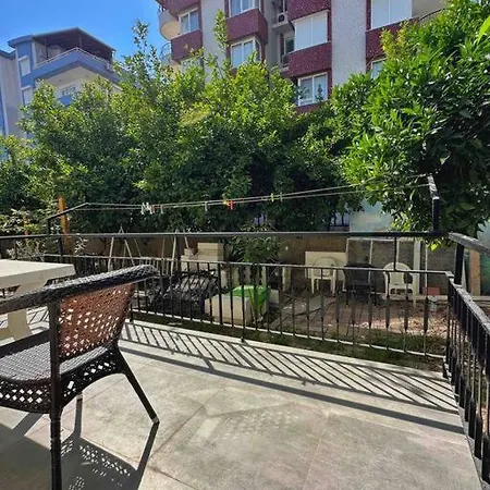 Denize Yakin, Yeni Bir Daire 3 شقة أنطاليا